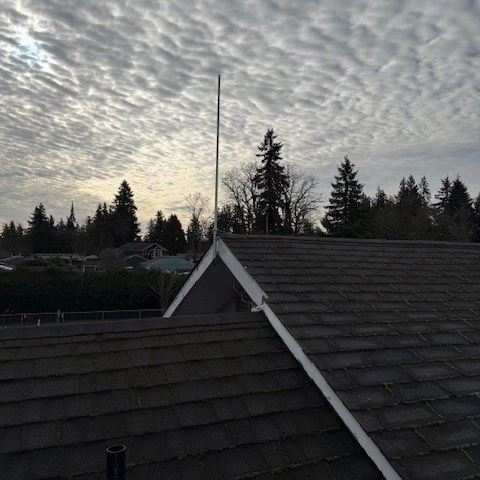 Antenna on roof
